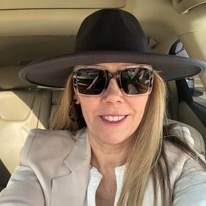 Meet your Posher, Brenda